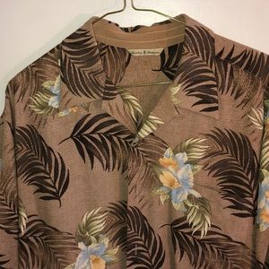 Men’s Tommy Bahama 100% silk brown Hawaiian shirt.